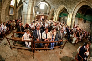 Mariage Sarrians photo des invités dans eglise